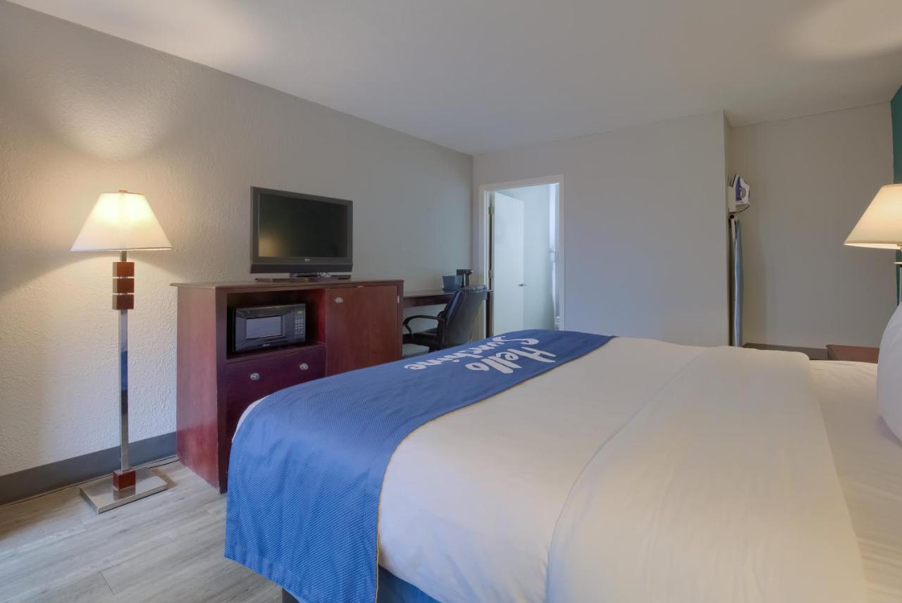 Days Inn By Wyndham Mobile I-65 Extérieur photo