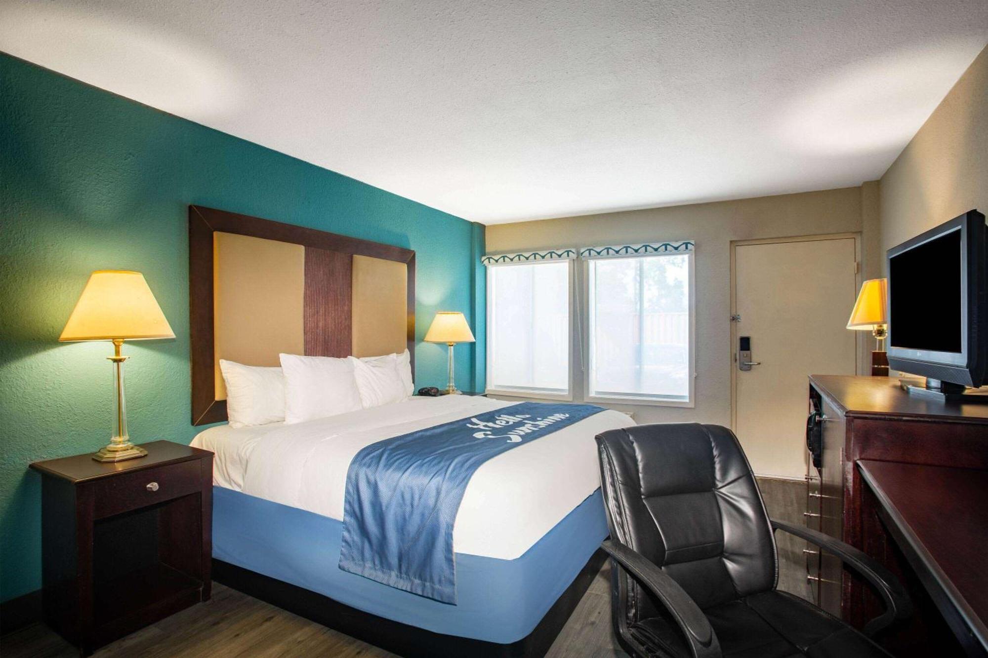 Days Inn By Wyndham Mobile I-65 Extérieur photo